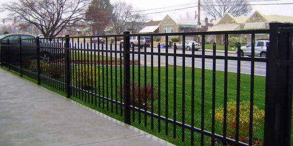 black picketed aluminum fence